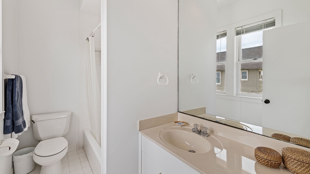 Photo of Bathroom in Debordieu Colony