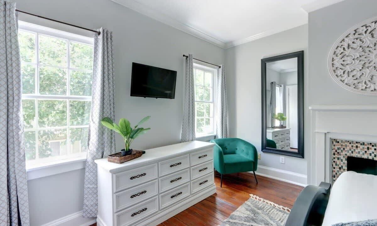 Photo of Bedroom in Beach Institute