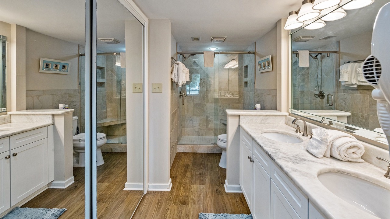 Photo of Bathroom in Arcadian Shores