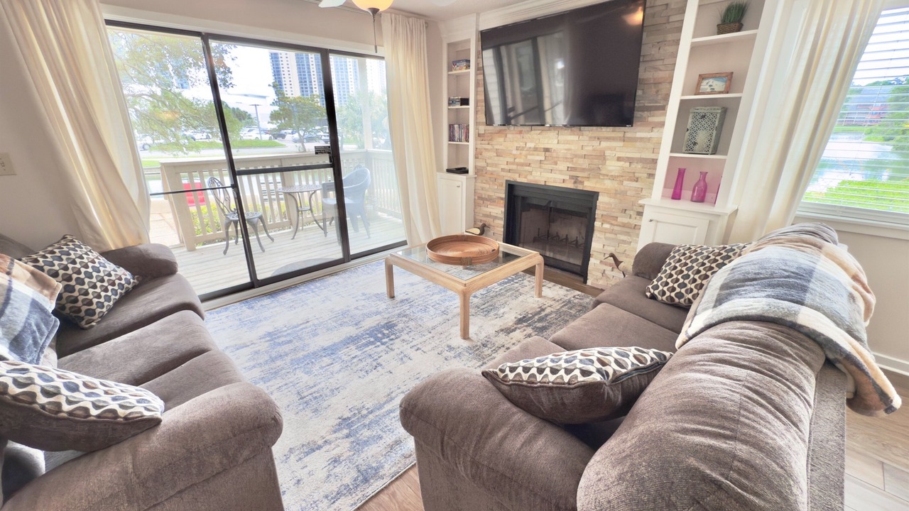 Photo of Livingroom in Arcadian Shores