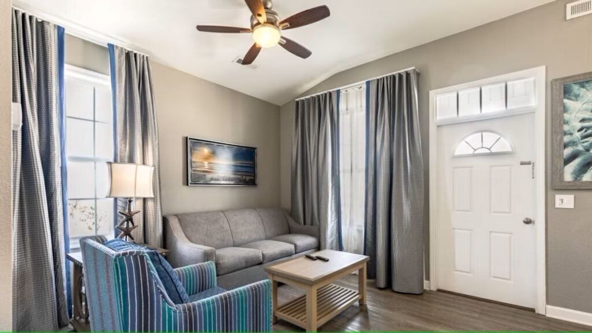 Photo of Livingroom in Ocean Ridge