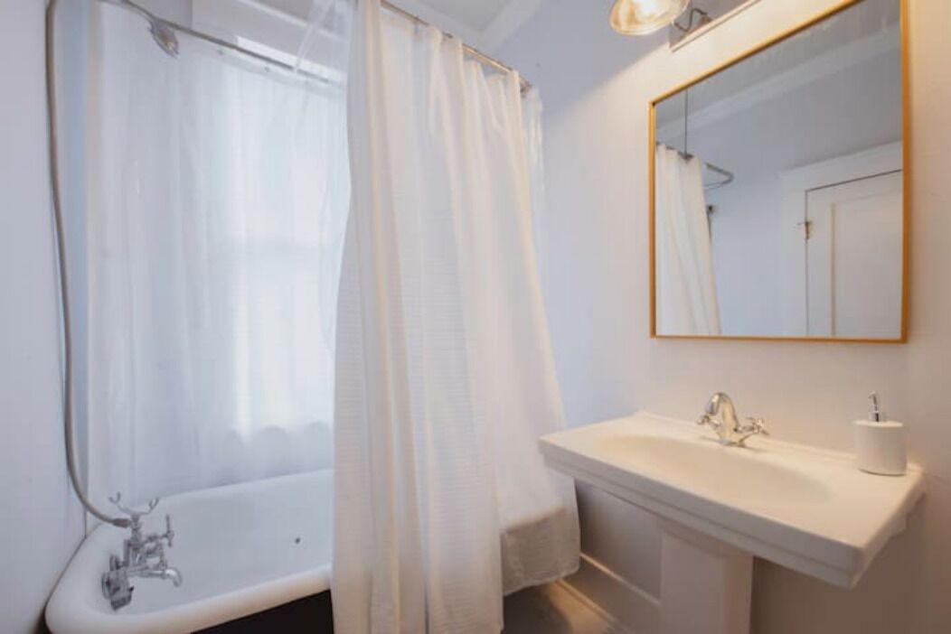 Photo of Bathroom in Metropolitan