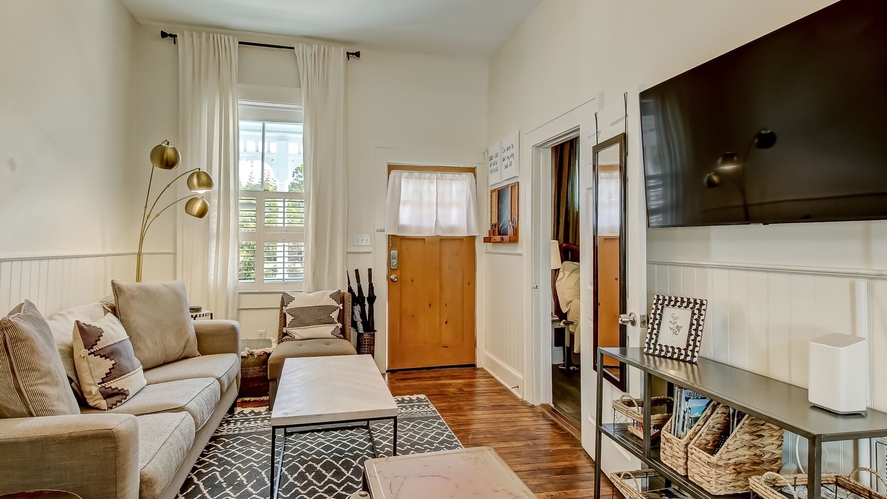 Photo of Livingroom in Beach Institute
