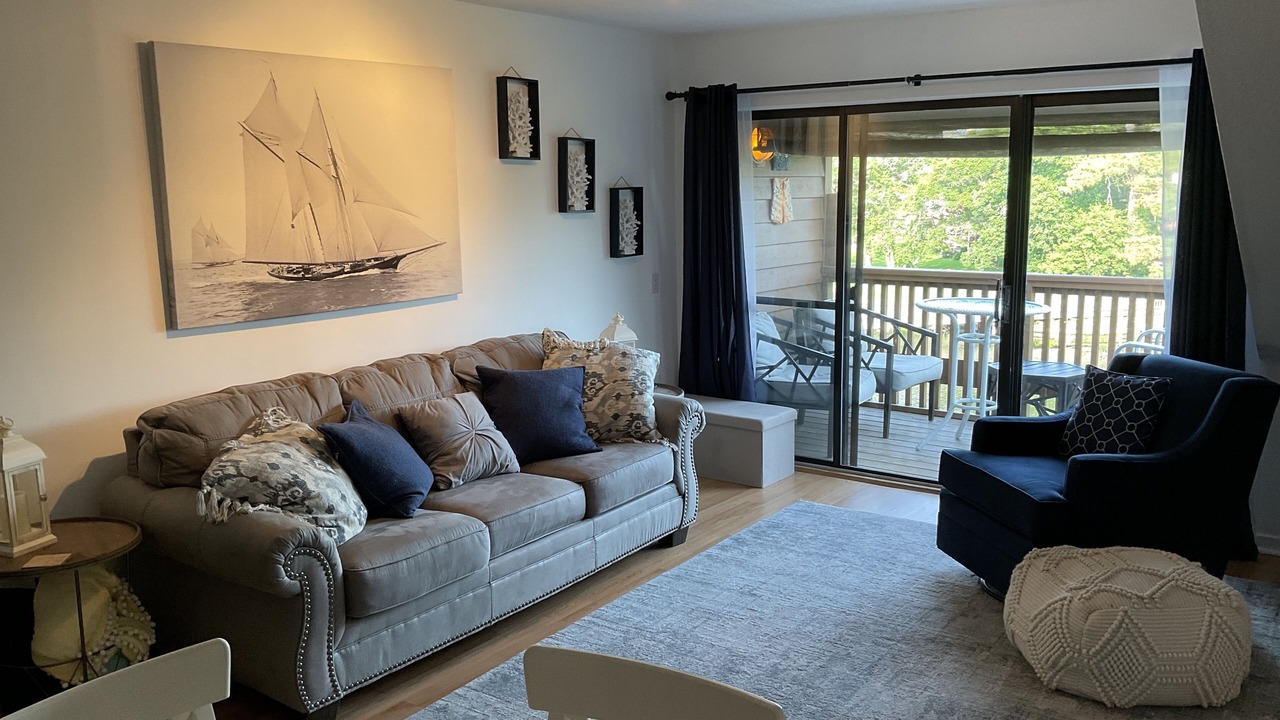 Photo of Livingroom in Arcadian Shores