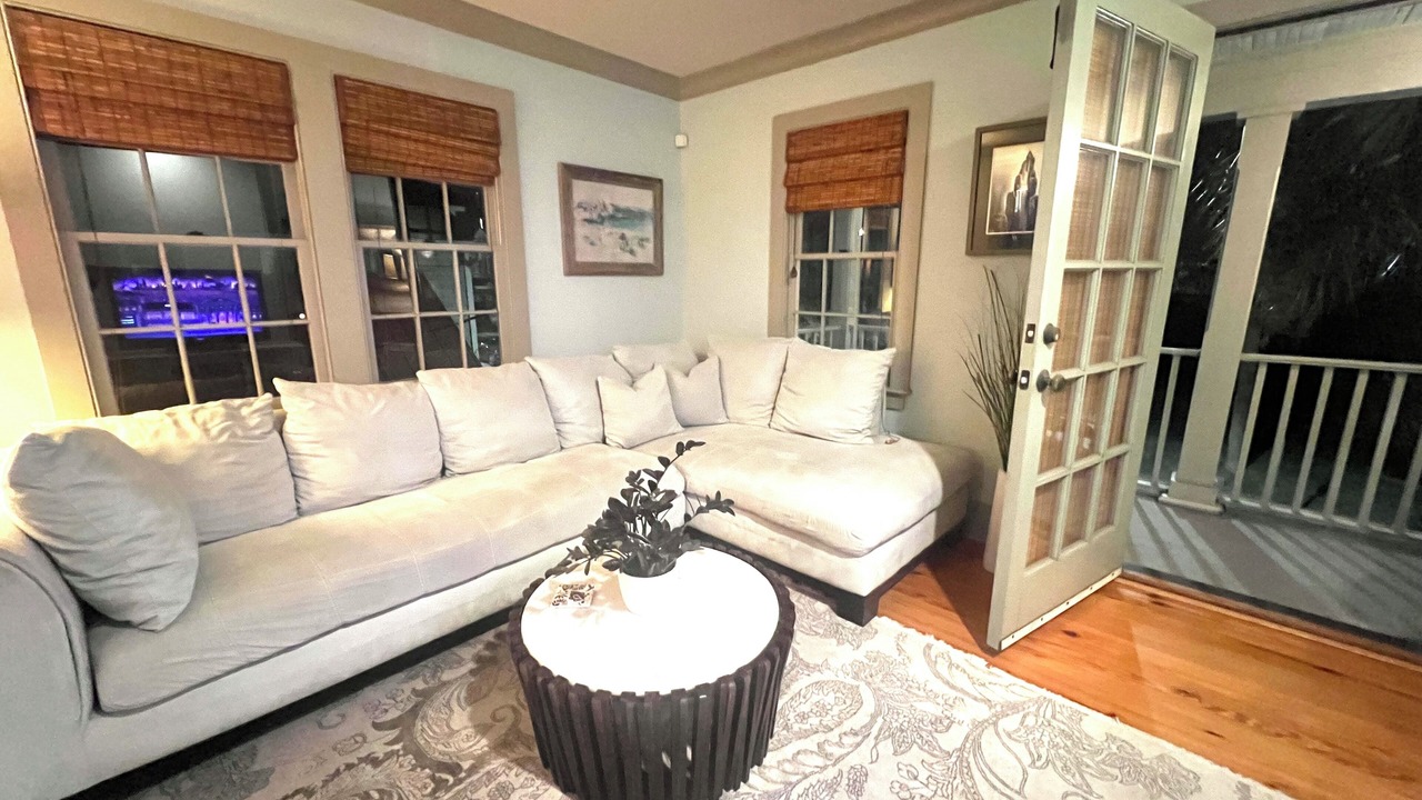 Photo of Livingroom in Westside