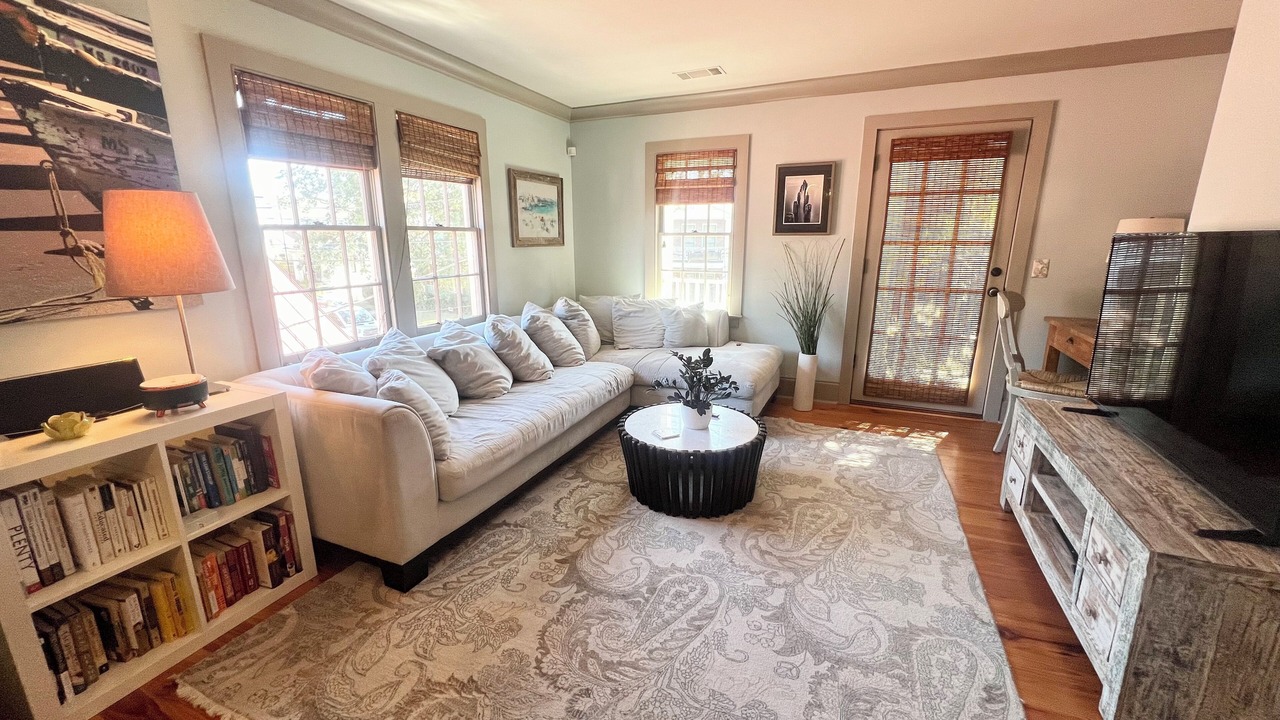 Photo of Livingroom in Westside