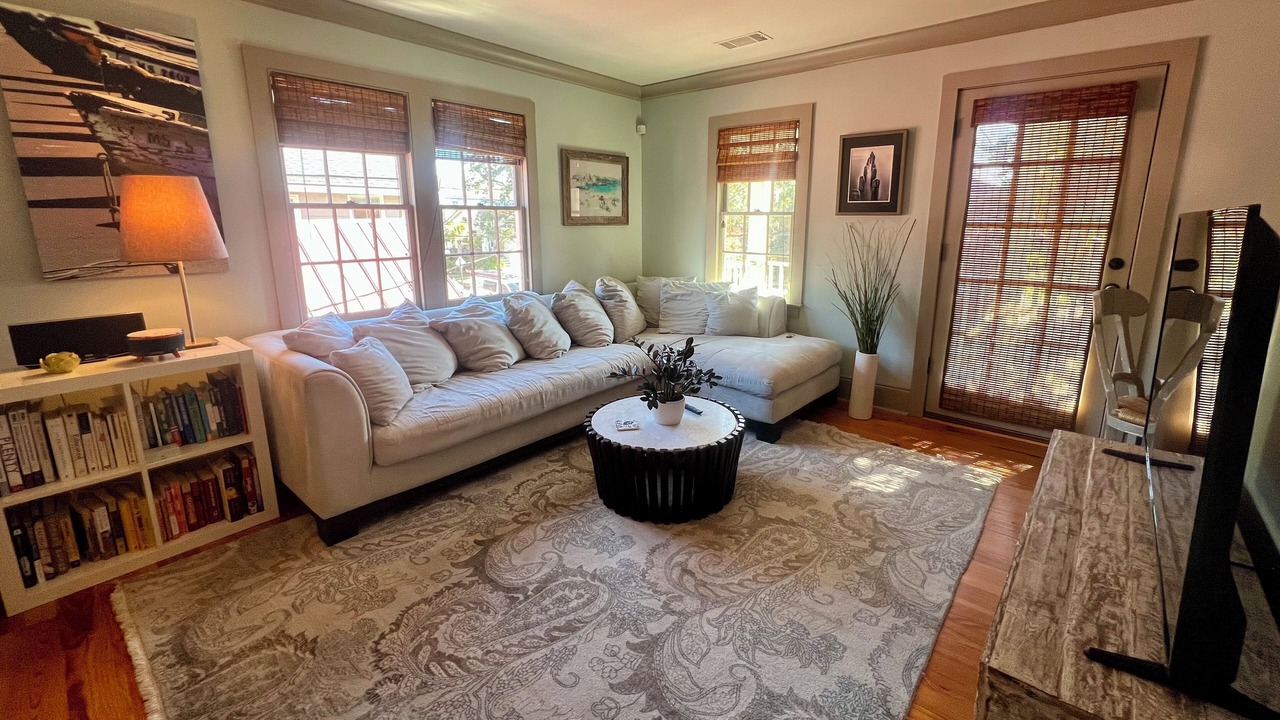Photo of Livingroom in Westside