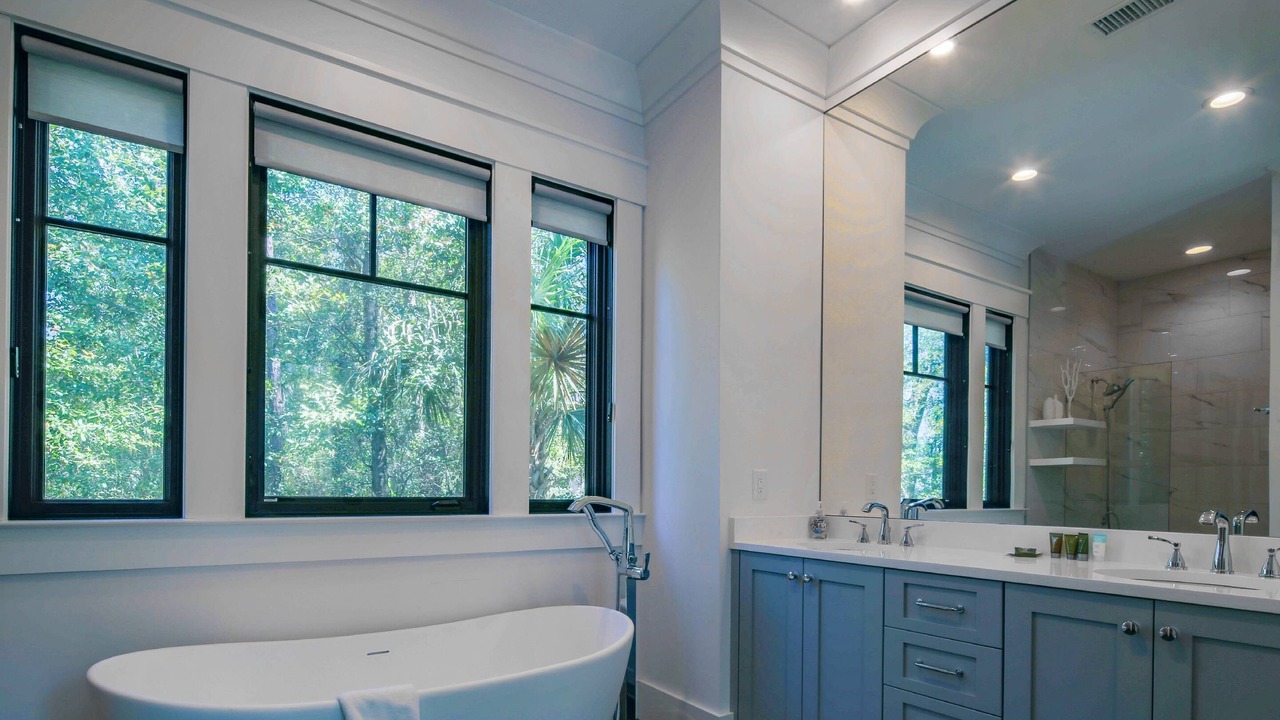 Photo of Bathroom in Vanderhorst Plantation