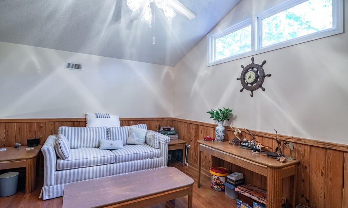 Photo of Livingroom in North Litchfield Beach