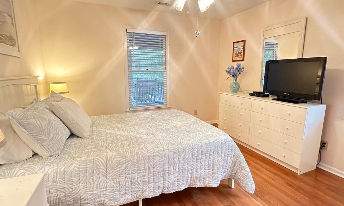 Photo of Bedroom in North Litchfield Beach