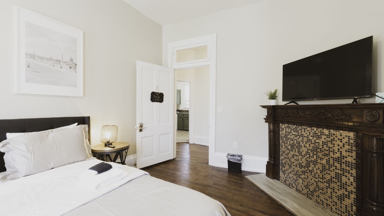 Photo of Bedroom in Savannah Victorian District