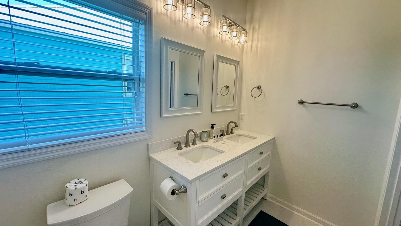 Photo of Bathroom in Oceanmarsh Subdivision