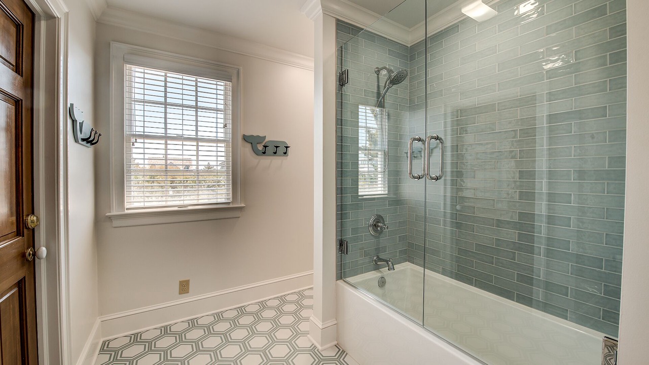Photo of Bathroom in Debordieu Colony