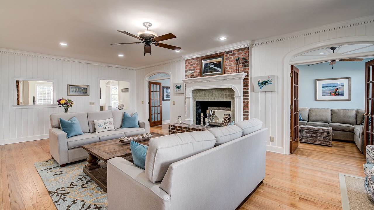 Photo of Livingroom in Debordieu Colony