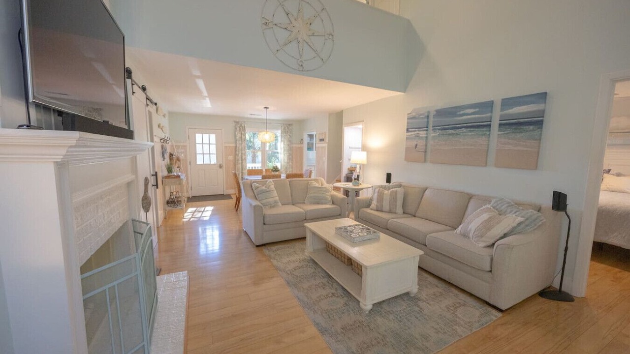 Photo of Livingroom in Tarpon Pond