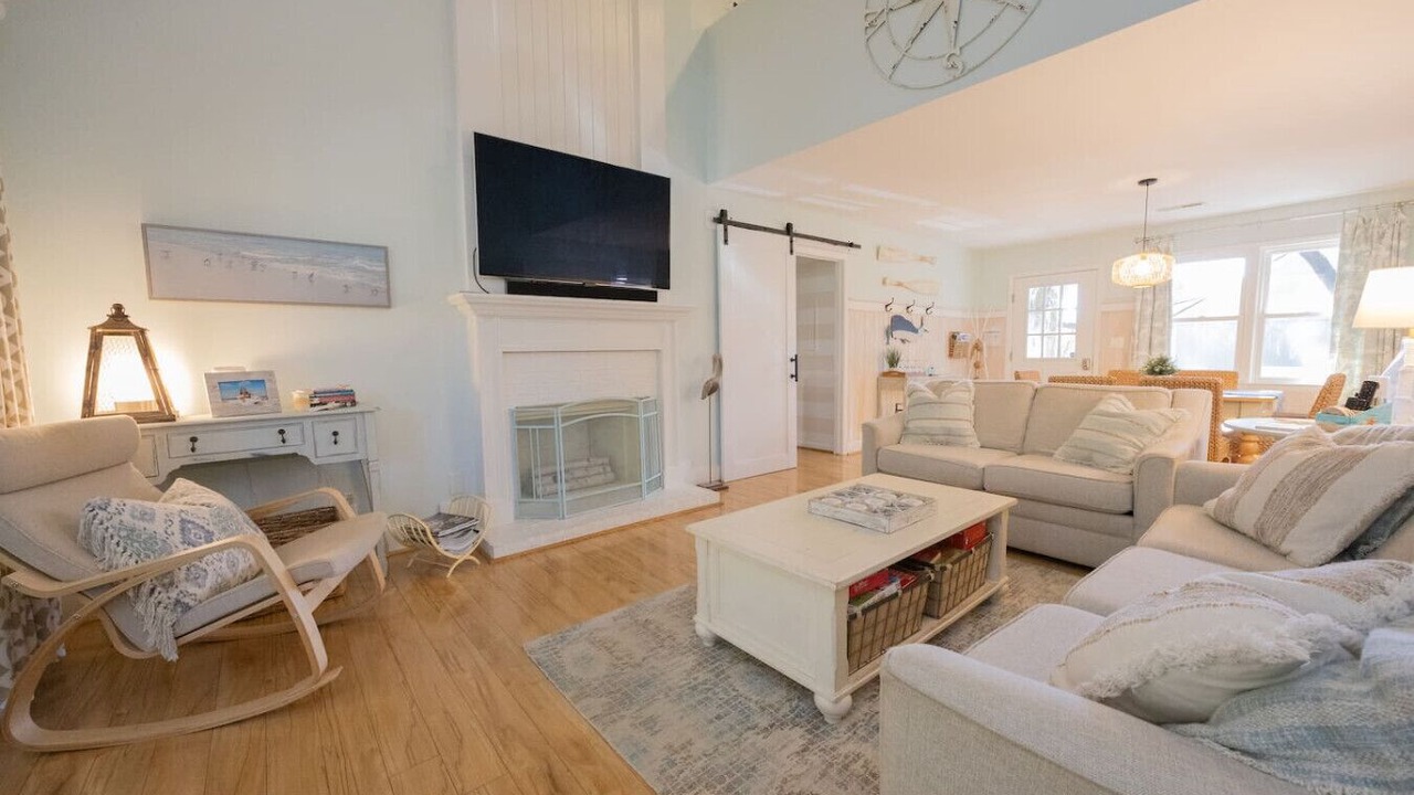 Photo of Livingroom in Tarpon Pond