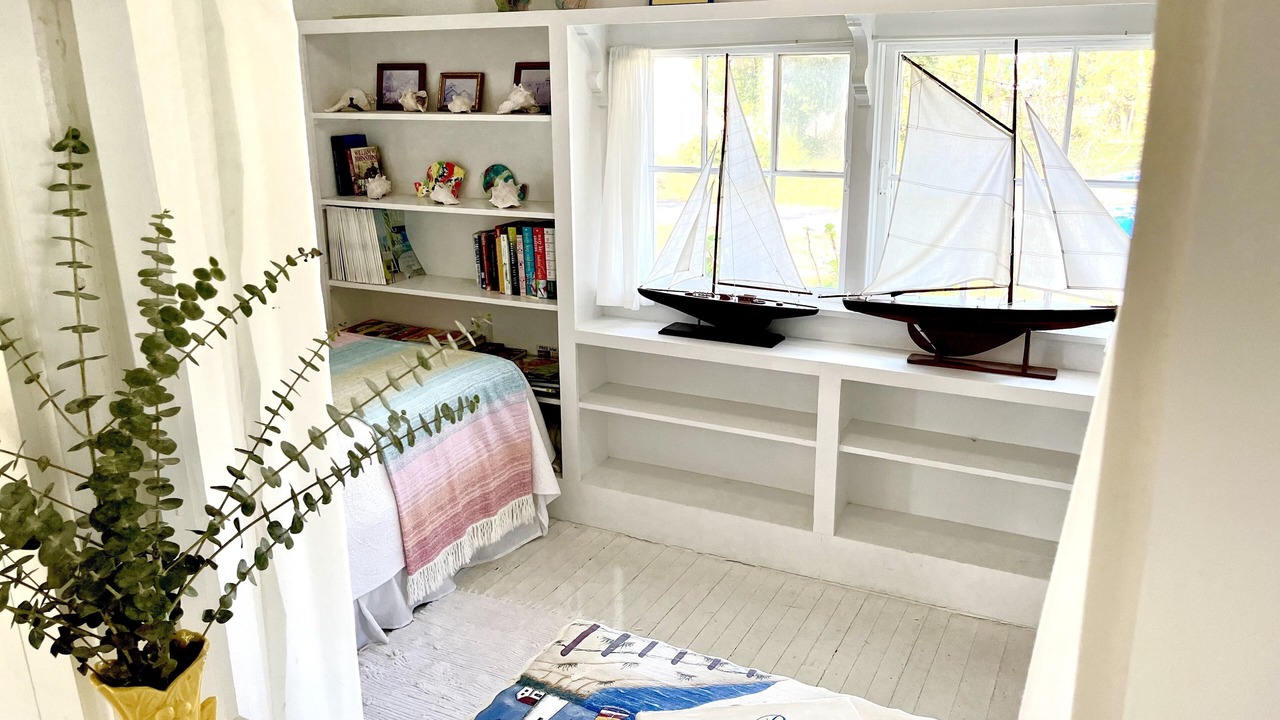 Photo of Bedroom in Savannah Beach