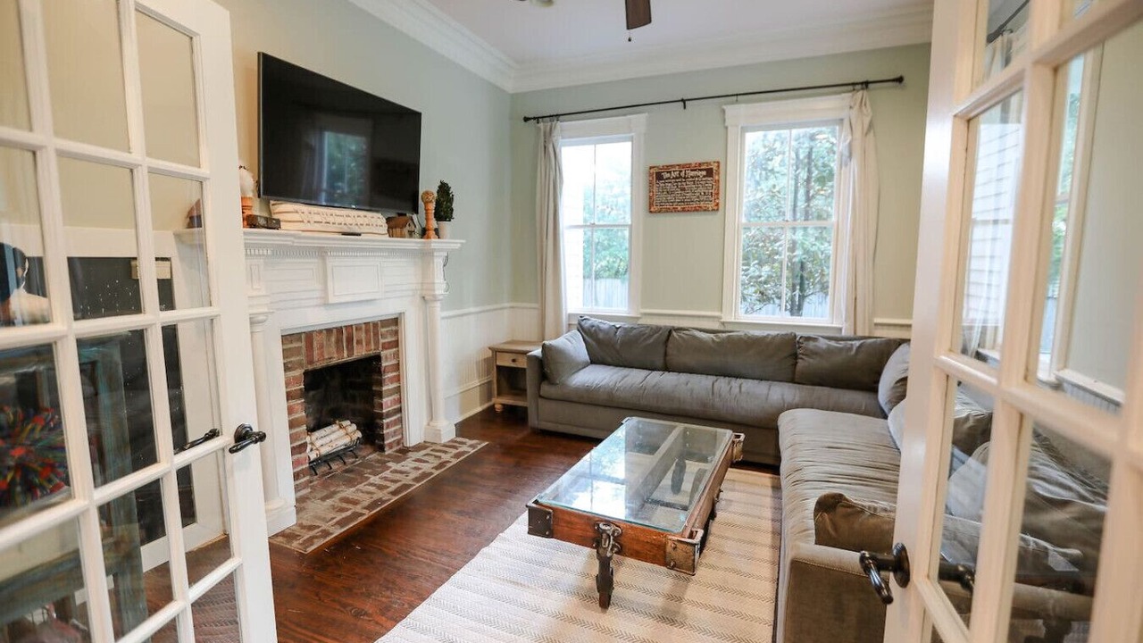 Photo of Livingroom in Summerville Historic District