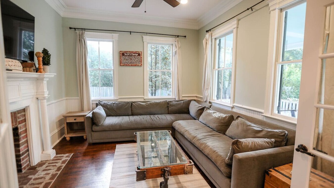 Photo of Livingroom in Summerville Historic District