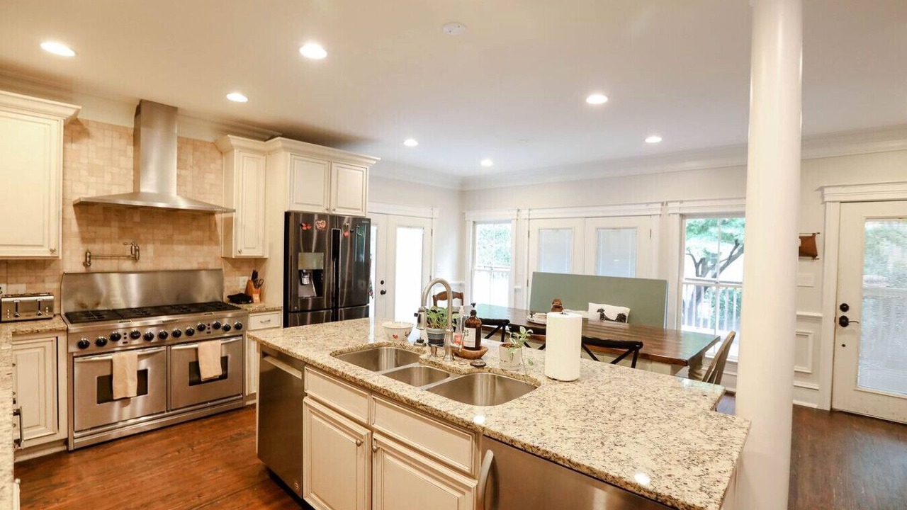 Photo of Kitchen in Summerville Historic District