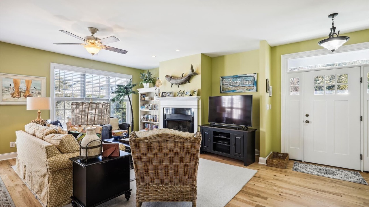 Photo of Livingroom in North Litchfield Beach