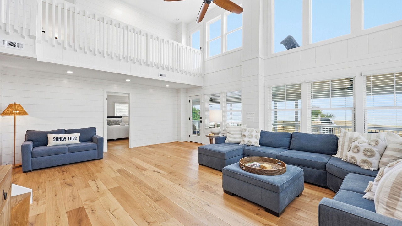 Photo of Livingroom in North Litchfield Beach