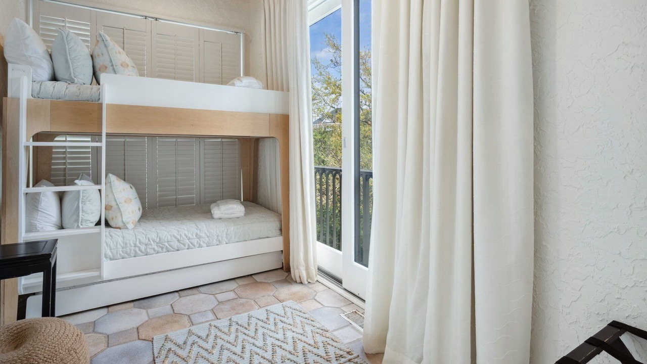 Photo of Bedroom in Debordieu Colony