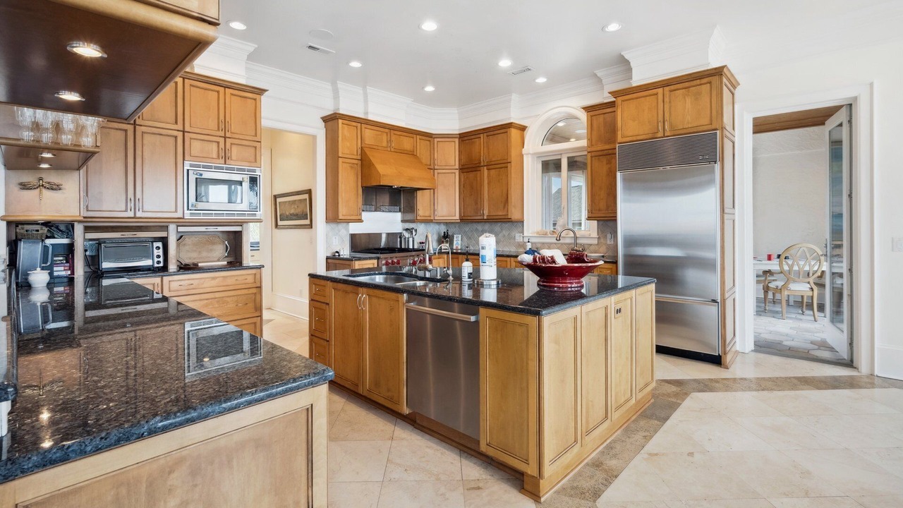 Photo of Kitchen in Debordieu Colony