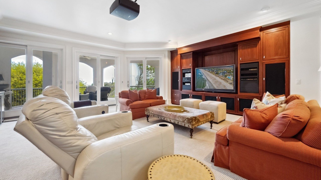 Photo of Livingroom in Debordieu Colony