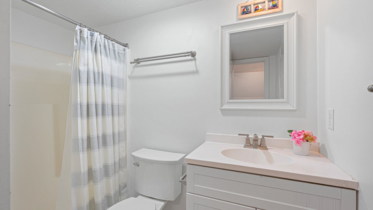 Photo of Bathroom in Night Heron