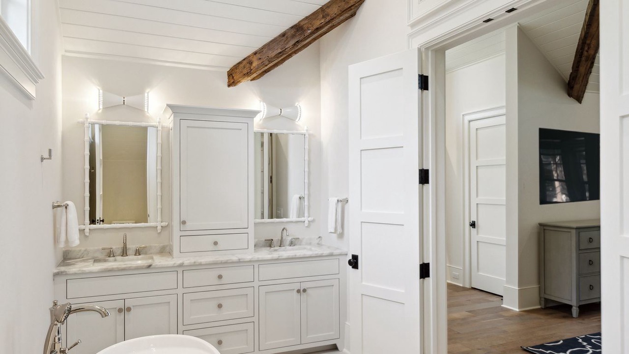 Photo of Bathroom in Vanderhorst Plantation
