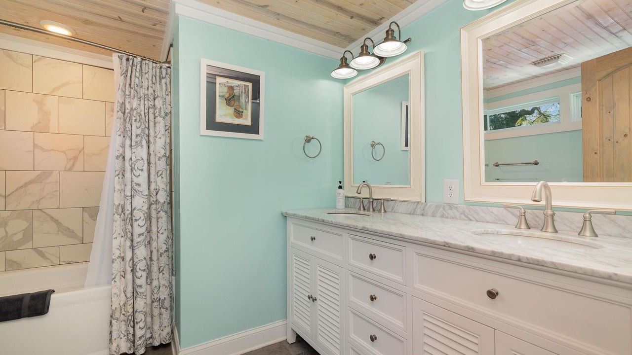 Photo of Bathroom in Crescent Beach