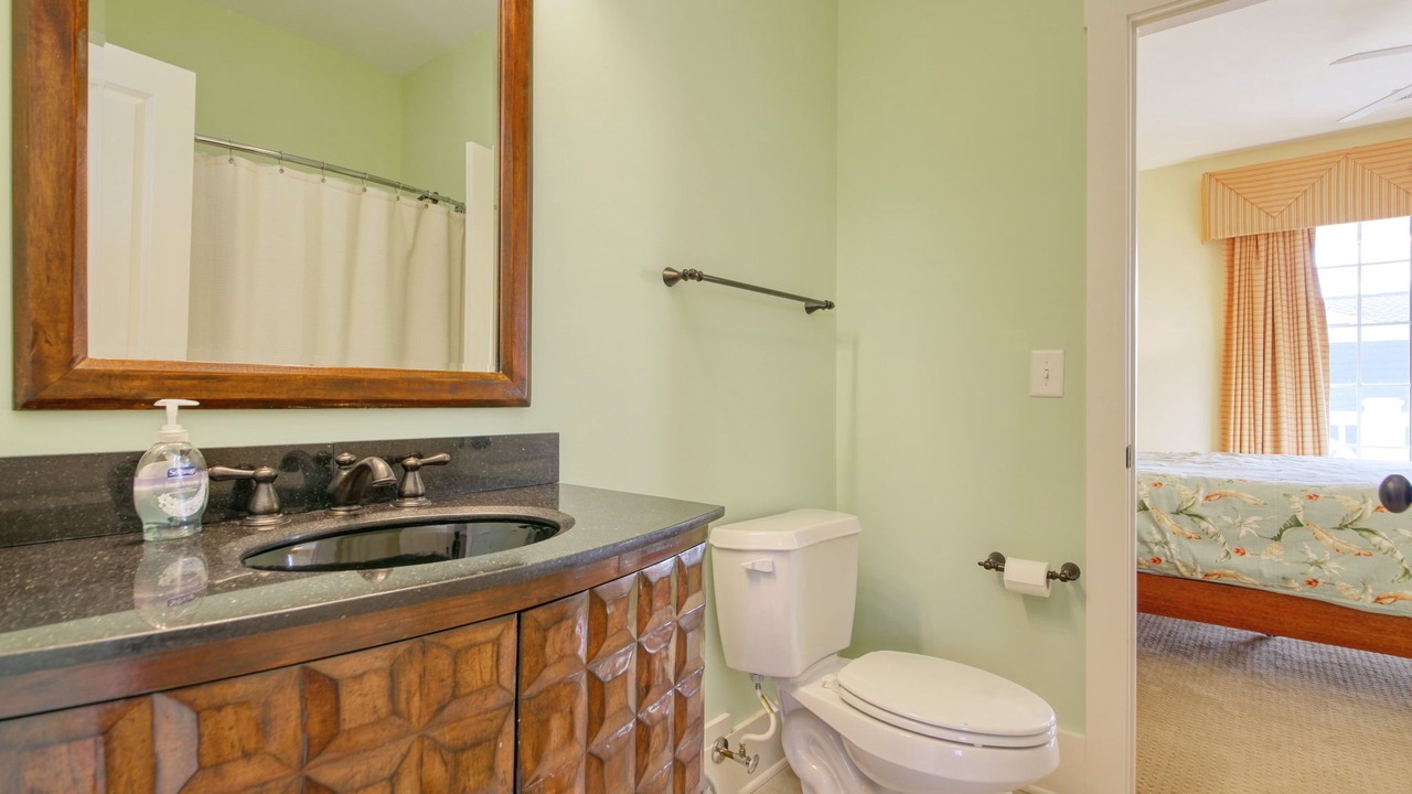 Photo of Bathroom in Garden City