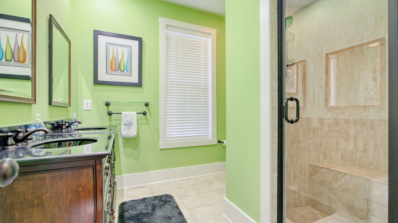Photo of Bathroom in Garden City