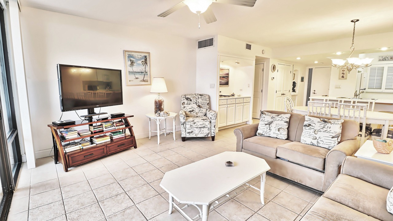 Photo of Livingroom in North Litchfield Beach