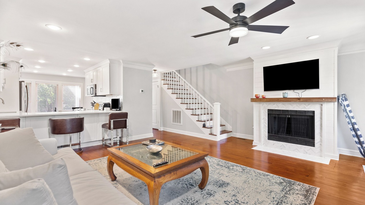 Photo of Livingroom in Harleston Village