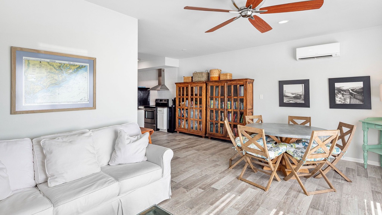Photo of Livingroom in Sullivan's Island