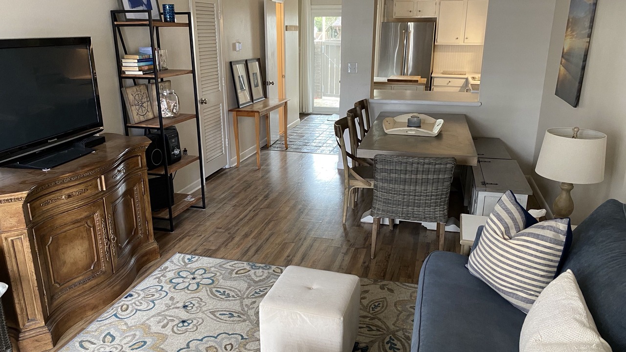 Photo of Livingroom in Arcadian Shores