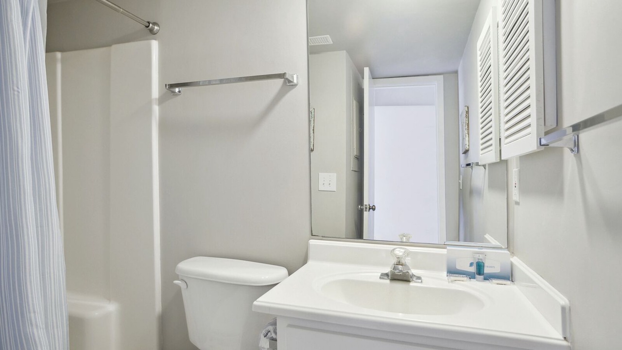 Photo of Bathroom in Night Heron