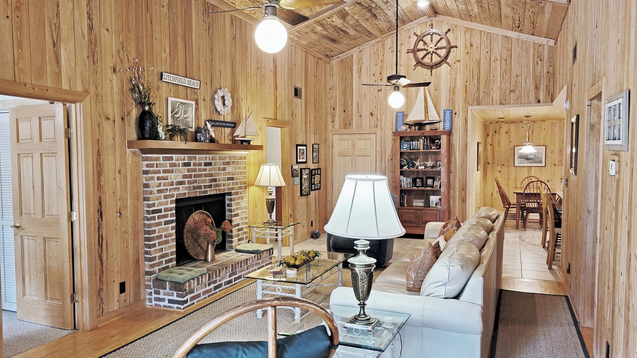 Photo of Livingroom in North Litchfield Beach