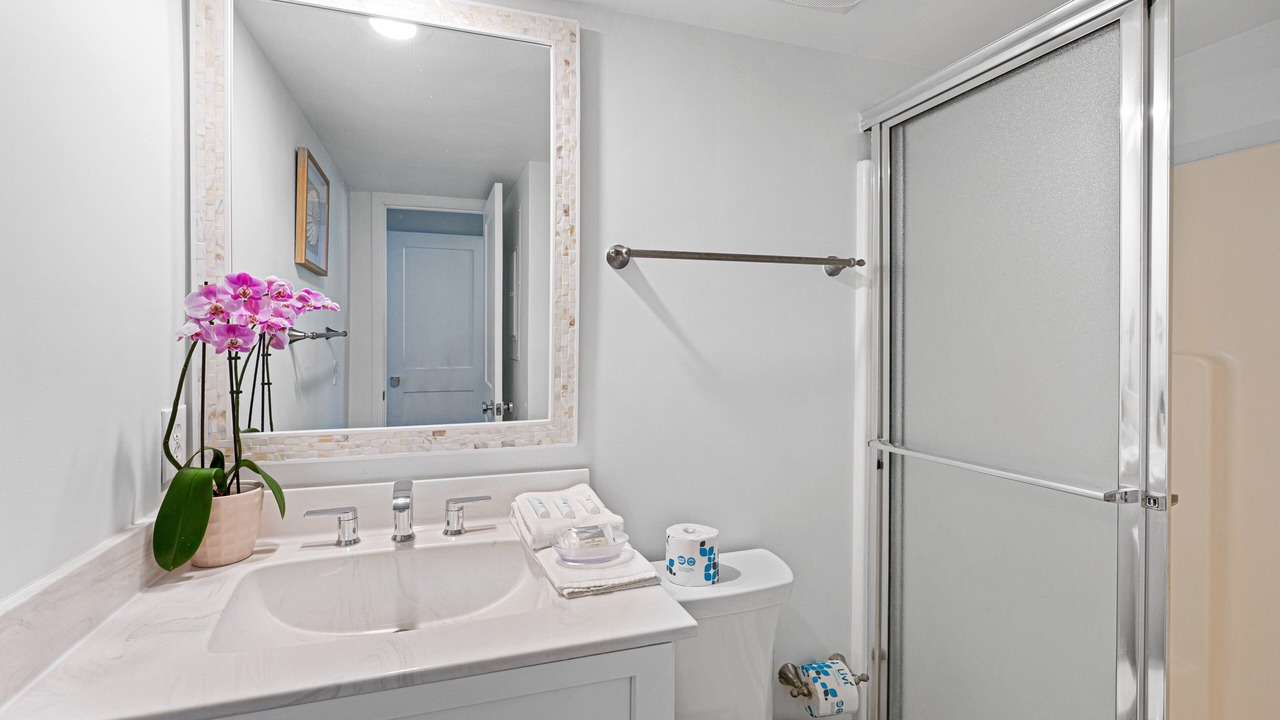 Photo of Bathroom in Night Heron