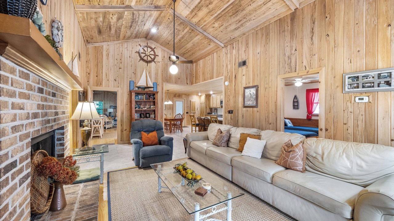Photo of Livingroom in North Litchfield Beach
