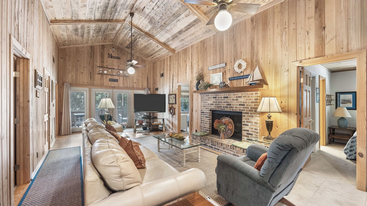 Photo of Livingroom in North Litchfield Beach