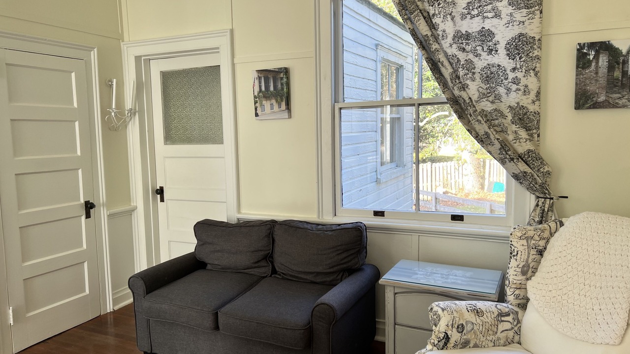Photo of Livingroom in Summerville Historic District