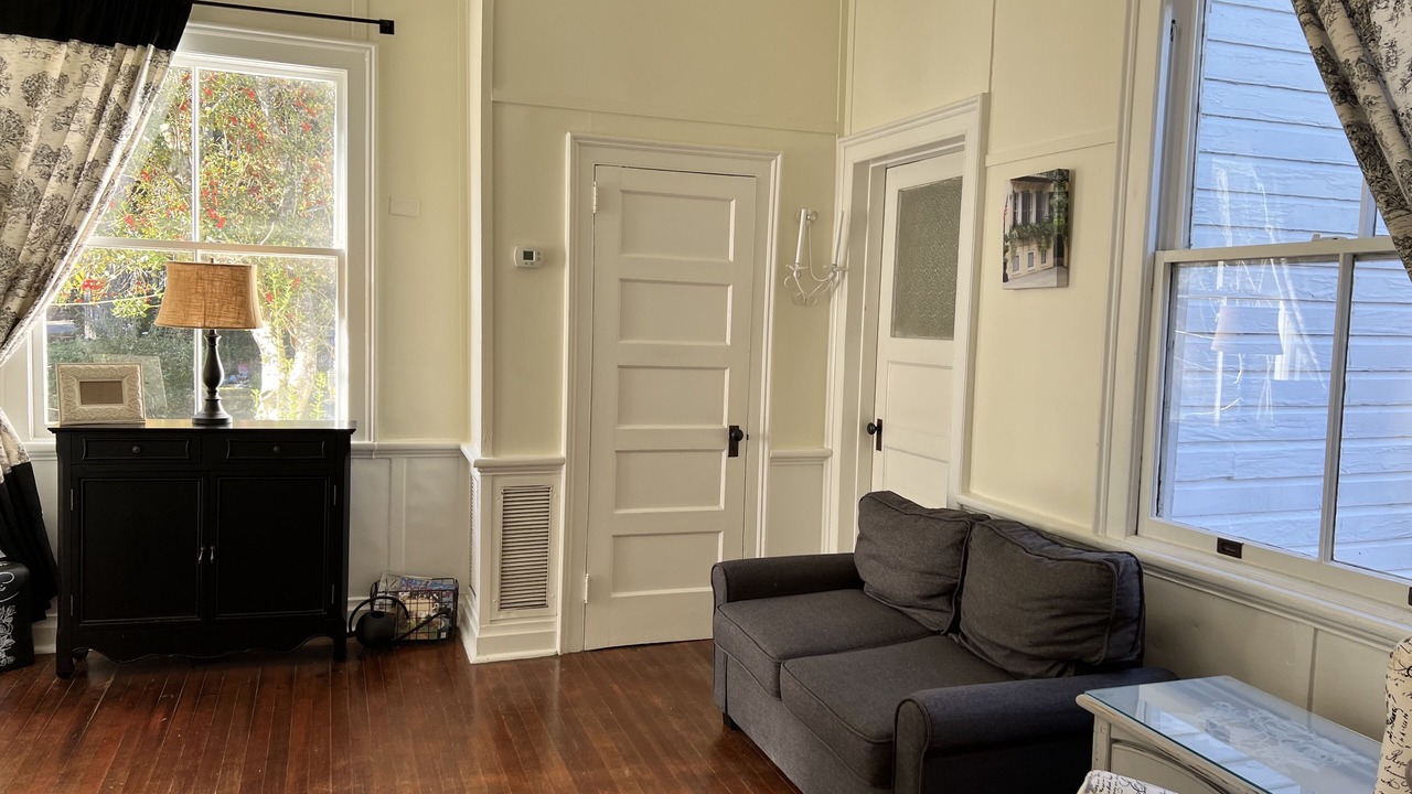 Photo of Livingroom in Summerville Historic District