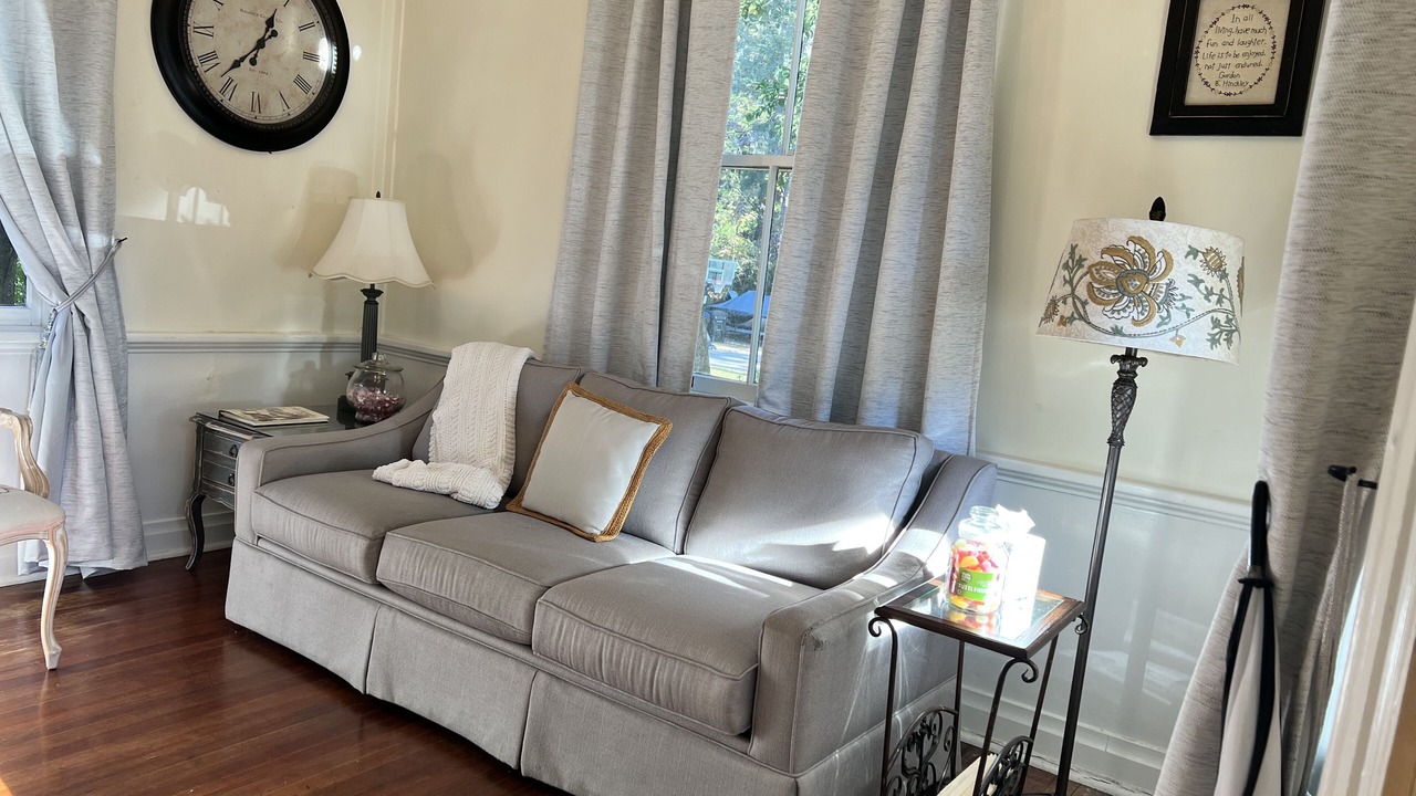 Photo of Livingroom in Summerville Historic District