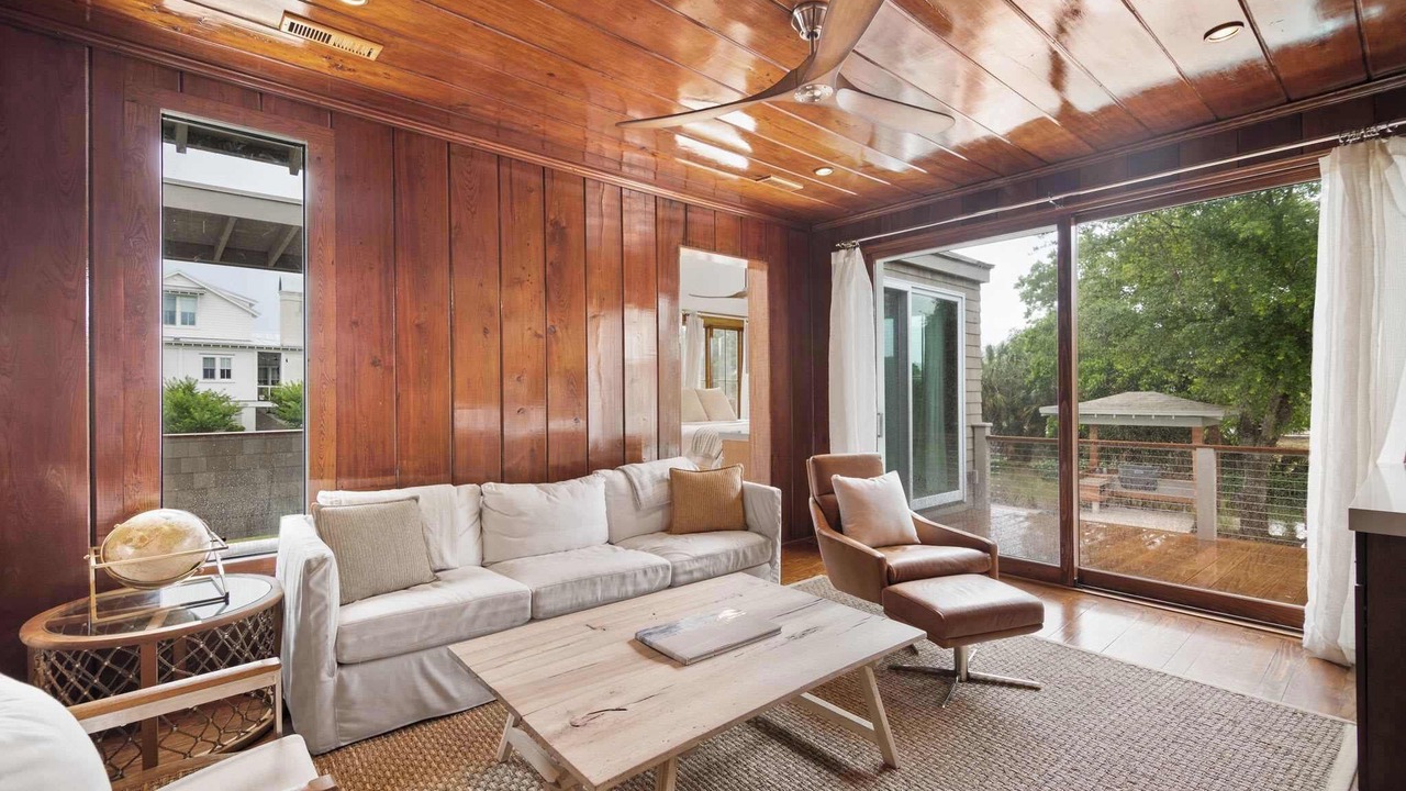 Photo of Livingroom in Sullivan's Island