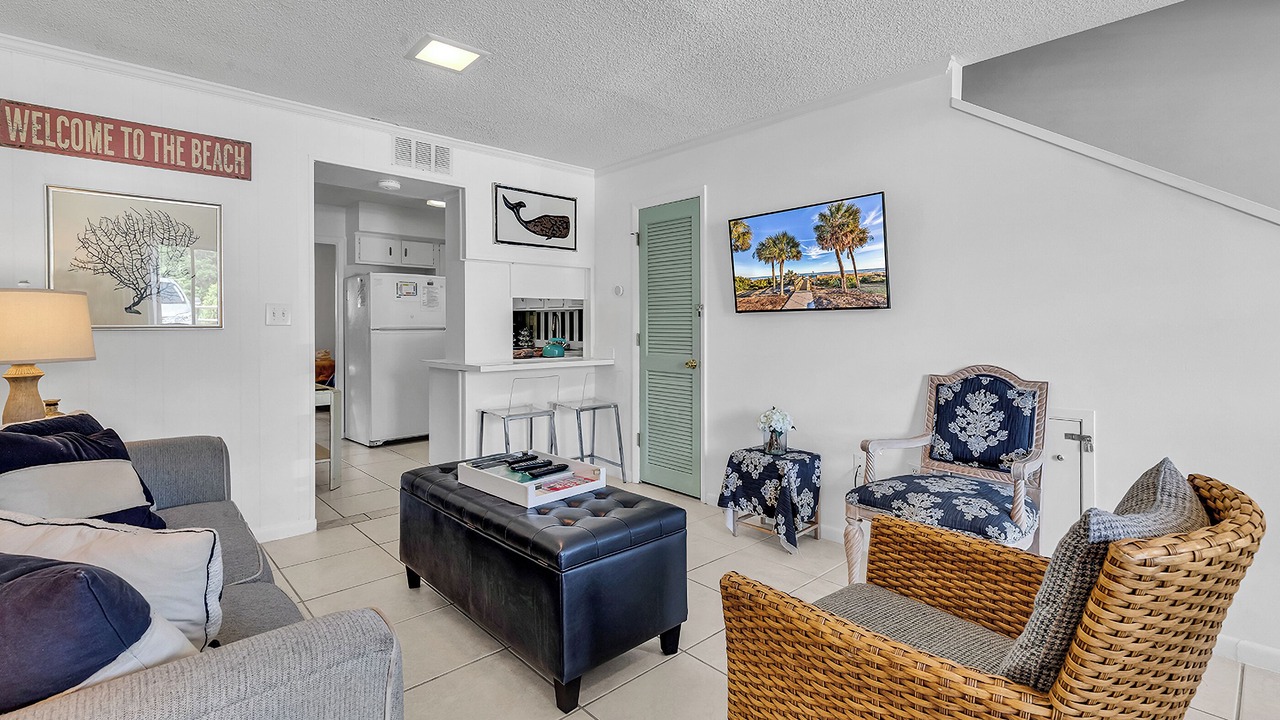 Photo of Livingroom in Arcadian Shores