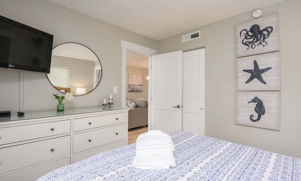 Photo of Bedroom in Folly Field