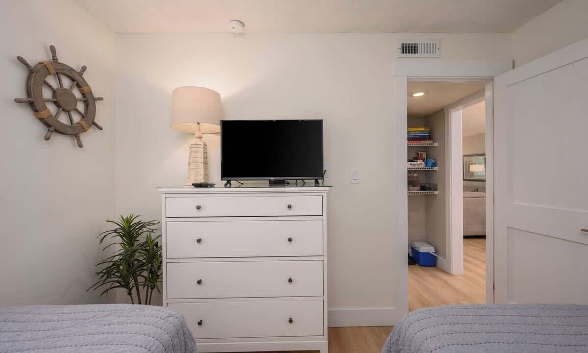 Photo of Bedroom in Folly Field